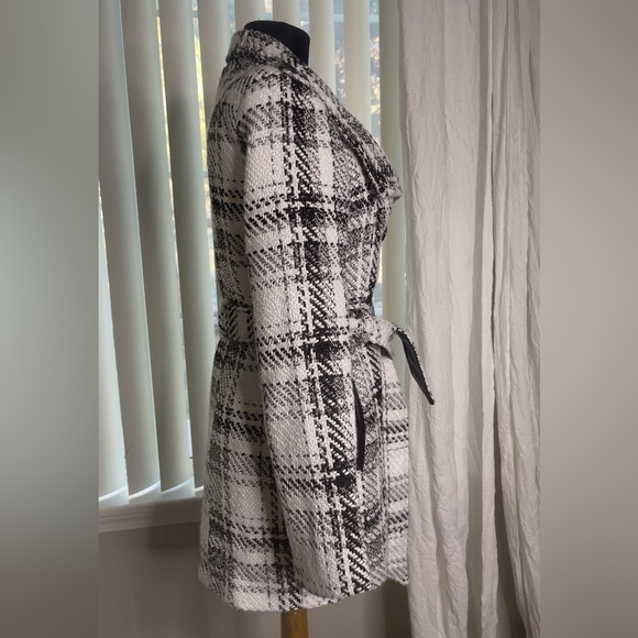 Iz Byer Black and White Trench Coat - Picture 5 of 12